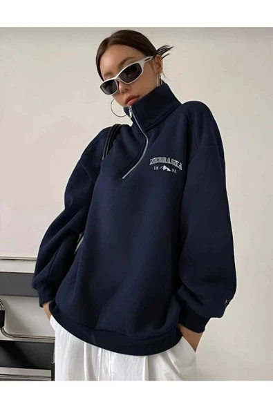 KOZİA OUTDOORS malkoçbey  nebraska baskılı dik yakalı fermuarlı oversize unisex sweatshirt ürün görseli 1
