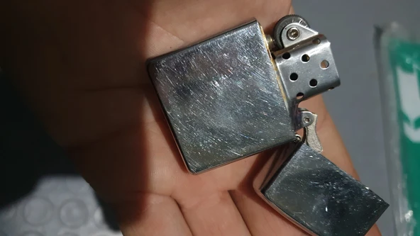 Zippo görünümlü metalik çakmak 1 adet ikinci el ürün görseli 1