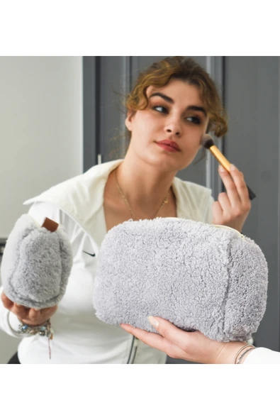 Özgüner Oyuncak Yumuşak Peluş Makyaj Çantası - Şık ve Kullanışlı Kadın Kozmetik Çantası ürün görseli 1