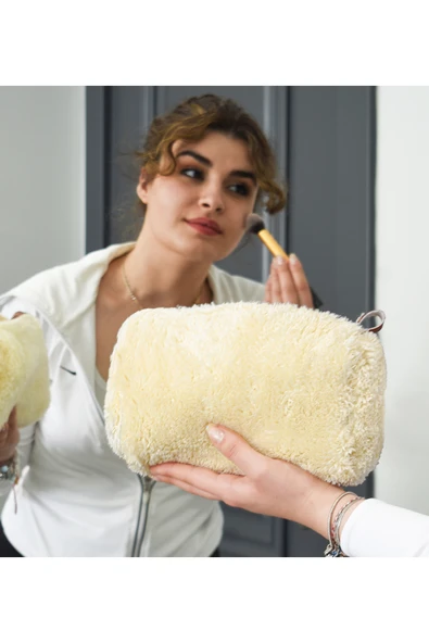 Özgüner Oyuncak Yumuşak Peluş Makyaj Çantası - Şık ve Kullanışlı Kadın Kozmetik Çantası ürün görseli 1