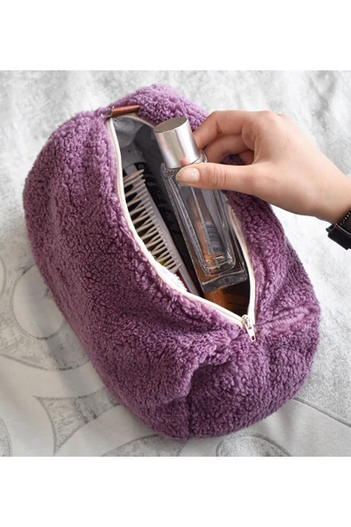 Harika Peluş Fabrikası Yumuşacık Peluş Seyahat Çantası – Konforlu ve Şık Tasarım ürün görseli 1