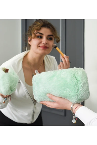 Harika Peluş Fabrikası Yumuşak Peluş Makyaj Çantası - Şık ve Kullanışlı Kadın Kozmetik Çantası ürün görseli 1