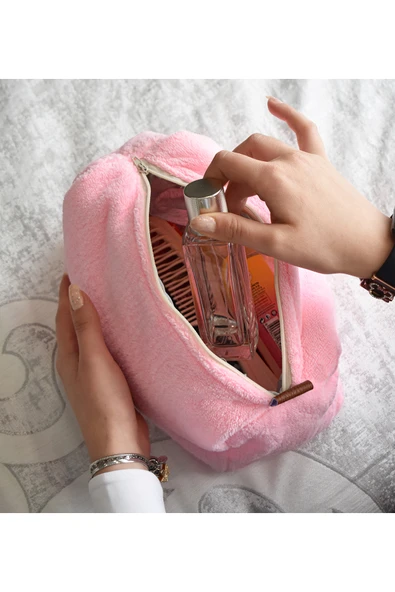 Harika Peluş Fabrikası Yumuşacık Peluş Seyahat Çantası – Konforlu ve Şık Tasarım ürün görseli 1