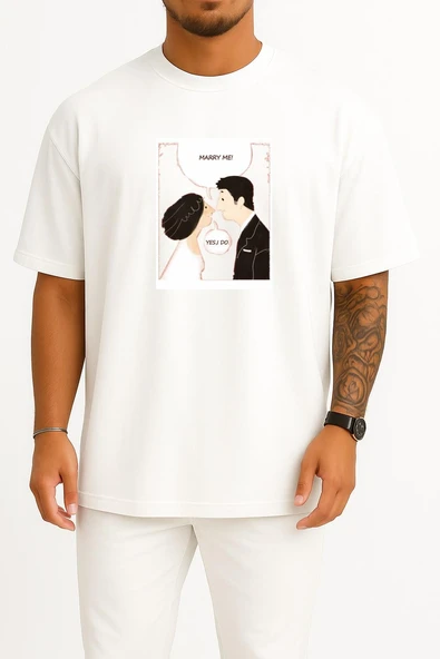 Oversize Benimle Evlen - Evet Evlenicem Göğüs Tasarımlı Unisex T-Shirt ürün görseli 1