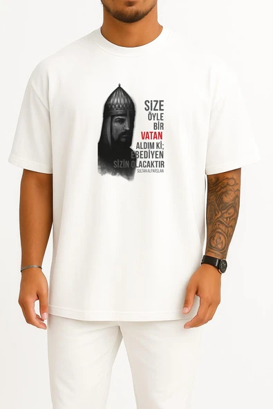 Oversize Sultan Alparslan Göğüs Tasarımlı Unisex T-Shirt ürün görseli 1