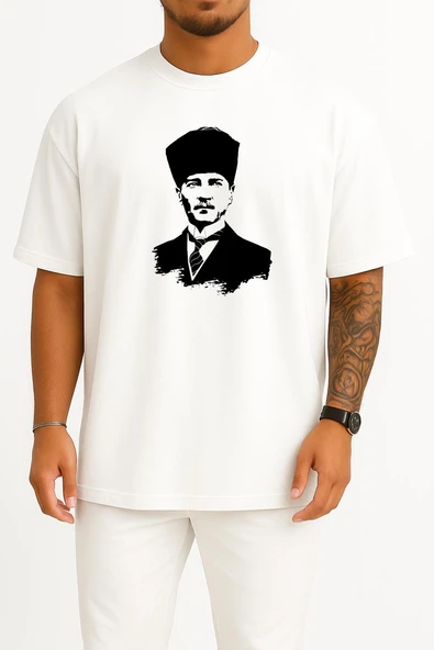 Oversize Mustafa Kemal Atatürk Göğüs Tasarımlı Unisex T-Shirt ürün görseli 1