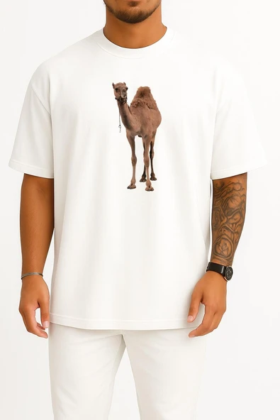 Oversize Dromedary Bactrian Deve, Deve Göğüs Tasarımlı Unisex T-Shirt ürün görseli 1
