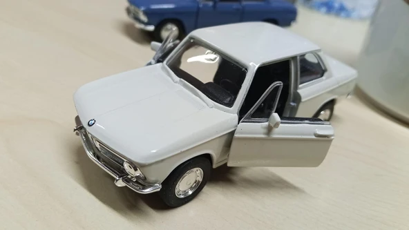 Oyuncak Metal Model Araba 1/36 Çek Bırak BMW 2002 Ti Beyaz ürün görseli 1