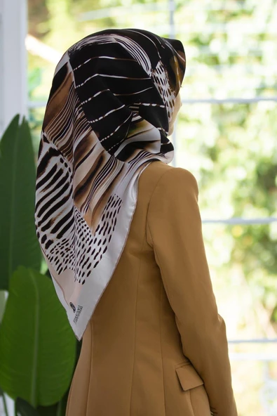%100 Twill İpek Geometrik Desenli Bej - Bakır Renkli 90x90 Eşarp Dikim Şekli : El Dikişi ürün görseli 1