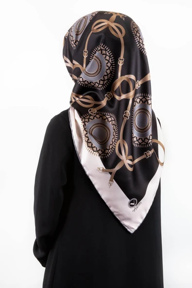 Twill Kemerli Ve Geometrik Desenli Gri Renkli 90x90 Eşarp (İpek İçermez) Kenar Dikiş Şekli El Dikişli ürün görseli 1