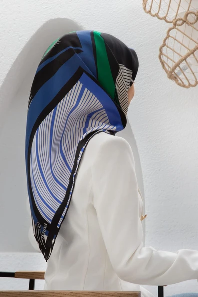 %100 Twill İpek Çizgili Geometrik Desenli Siyah - Saks Renkli 90x90 Eşarp Dikim Şekli : El Dikişi ürün görseli 1