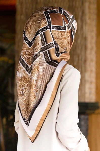 Twill Geometrik Desenli Hardal Renkli 90x90 Eşarp (İpek İçermez) Kenar Dikiş Şekli El Dikişli ürün görseli 1