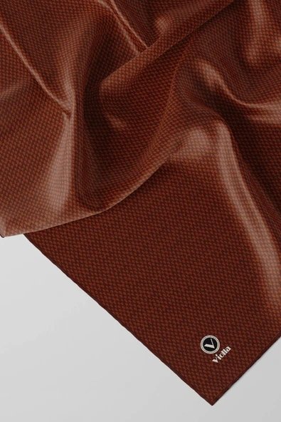 Twill Dokulu Düz Renk Desenli Taba Renkli 90x90 Eşarp (İpek İçermez) Kenar Dikiş Şekli El Dikişli ürün görseli 1