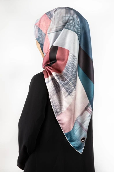 Twill Geometrik Desenli Pudra Renkli 90x90 Eşarp (İpek İçermez) Kenar Dikiş Şekli El Dikişli ürün görseli 1