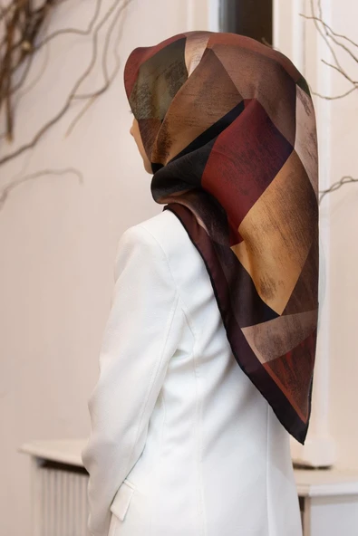 %100 Twill İpek Geometrik Desenli Bordo - Zümrüt Yeşili Renkli 90x90 Eşarp Dikim Şekli : El Dikişi ürün görseli 1