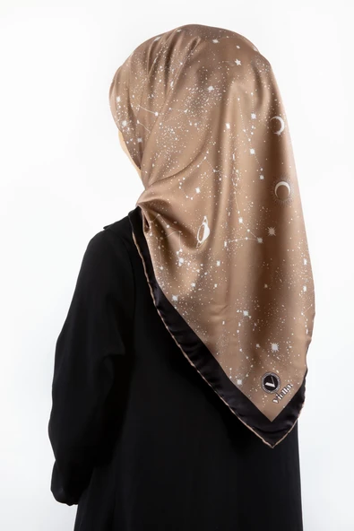 Twill Galaksi Desenli Bej Renkli 90x90 Eşarp (İpek İçermez) Kenar Dikiş Şekli El Dikişli ürün görseli 1