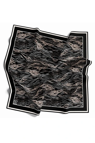 Twill Soyut Çizgi Desenli Siyah Renkli 90x90 Eşarp (İpek İçermez) Kenar Dikiş Şekli El Dikişli ürün görseli 1