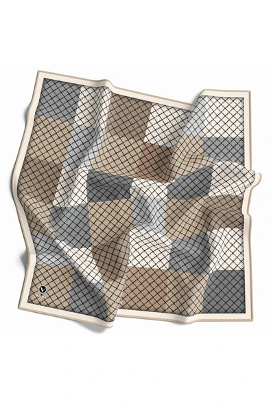 Twill Kare Desenli Bej Renkli 90x90 Eşarp (İpek İçermez) Kenar Dikiş Şekli El Dikişli ürün görseli 1