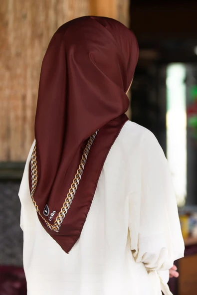 Twill Kenar Motifi Zincir Desenli Düz Bordo Renkli 90x90 Dikim Şekli : El Dikişi Eşarp (İpek İçermez) ürün görseli 1