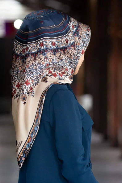 %100 Twill İpek Şal Desenli Lacivert Renkli 90x90 Eşarp Dikim Şekli : El Dikişi ürün görseli 1