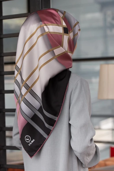 Twill Geometrik Desenli Gri - Pudra Renkli 90x90 Eşarp (İpek İçermez) Kenar Dikiş Şekli El Dikişli ürün görseli 1