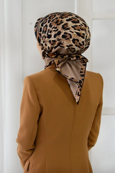 %100 Twill İpek Leopar Desenli Vizon Renkli 90x90 Eşarp Dikim Şekli : El Dikişi ürün görseli 1