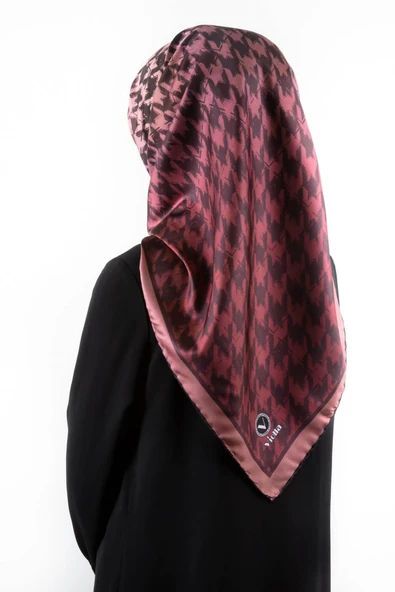 Twill Kazayağı Desenli Pudra Renkli 90x90 Eşarp (İpek İçermez) Kenar Dikiş Şekli El Dikişli ürün görseli 1