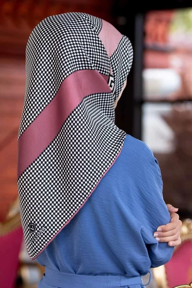 %100 Twill İpek Kazayağı Desenli Pudra - Gül Kurusu Renkli 90x90 Eşarp Dikim Şekli : El Dikişi ürün görseli 1