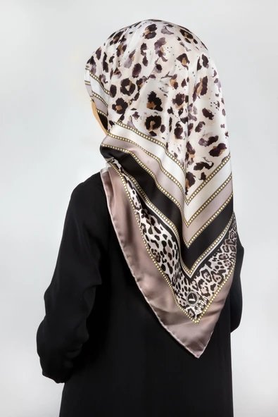 Twill Kemerli ve Leopar Desenli Bej Renkli 90x90 Eşarp (İpek İçermez) Dikim Şekli : El Dikişi ürün görseli 1