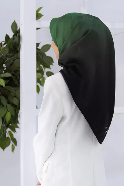 %100 Twill İpek Degrade Desenli Zümrüt Yeşili Renkli 90x90 Eşarp Dikim Şekli : El Dikişi ürün görseli 1