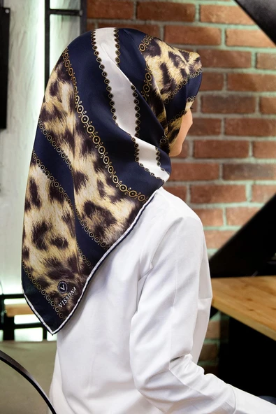 %100 Twill İpek Leopar Desenli Lacivert - Krem Renkli 90x90 Eşarp Dikim Şekli : El Dikişi ürün görseli 1