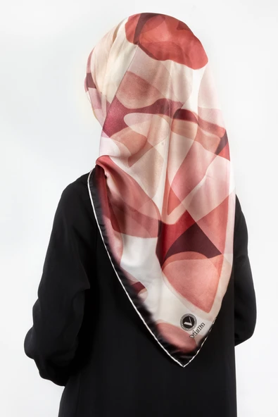 Twill Geometrik Batik Desenli Pudra Renkli 90x90 Eşarp (İpek İçermez) Kenar Dikiş Şekli El Dikişli ürün görseli 1