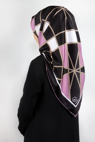 Twill Gold Detaylı Geometrik Çiçekli Desenli Lila Renkli 90x90 Eşarp (İpek İçermez) Kenar Dikiş Şekli El Dikişli ürün görseli 1