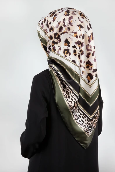 Twill Kemerli ve Leopar Desenli Zümrüt Yeşili Renkli 90x90 Eşarp (İpek İçermez) Dikim Şekli : El Dikişi ürün görseli 1