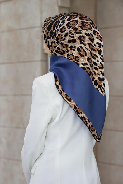 %100 Twill İpek Leopar Desenli İndigo Renkli 90x90 Eşarp Dikim Şekli : El Dikişi ürün görseli 1