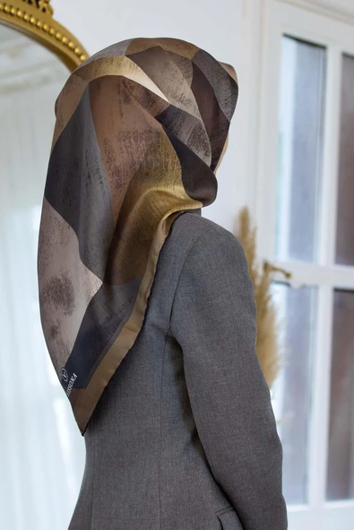 %100 Twill İpek Geometrik Desenli Bej - Gri Renkli 90x90 Eşarp Dikim Şekli : El Dikişi ürün görseli 1
