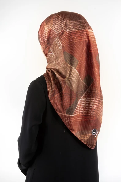 Twill Dokulu Geometrik Desenli Taba Renkli 90x90 Eşarp (İpek İçermez) Kenar Dikiş Şekli El Dikişli ürün görseli 1