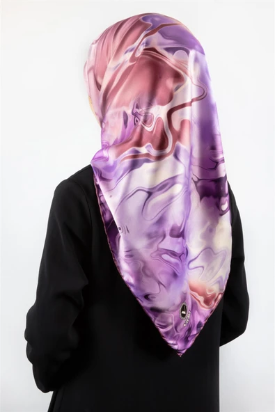 Rayon Batik Desenli Lila Renkli 90x90 Dikim Şekli : El Dikişi Eşarp (İpek İçermez) Kenar Dikiş Şekli El Dikişli ürün görseli 1