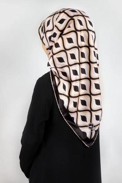 Twill Geometrik Daire Desenli Siyah Renkli 90x90 Eşarp (İpek İçermez) Dikim Şekli : El Dikişi ürün görseli 1
