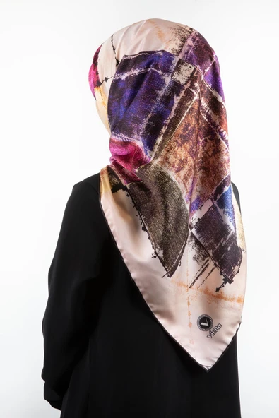 Twill Yamalı Ve Geometrik Desenli Lila Renkli 90x90 Eşarp (İpek İçermez) Dikim Şekli : El Dikişi ürün görseli 1