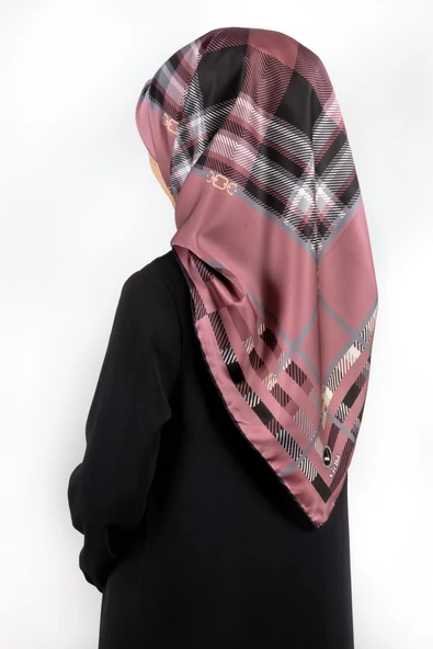 Twill Kemerli ve Ekose Desenli Pudra Renkli 90x90 Eşarp (İpek İçermez)Kenar Dikiş Şekli El Dikişli ürün görseli 1