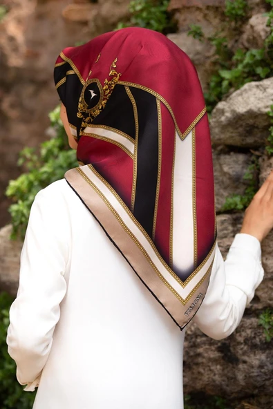 %100 Twill İpek Baroklu Ve Geometrik Desenli Bordo - Bej Renkli 90x90 Eşarp Dikim Şekli : El Dikişi ürün görseli 1