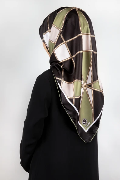 Twill Gold Detaylı Geometrik Çiçekli Desenli Haki Yeşil Renkli 90x90 Eşarp (İpek İçermez) Kenar Dikiş Şekli El Dikişli ürün görseli 1