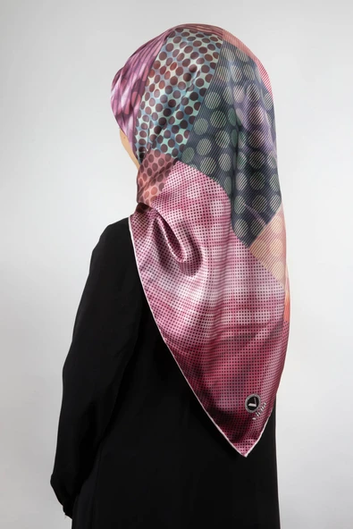 Twill Geometrik Pembe Renkli 90x90 Eşarp (İpek İçermez) Kenar Dikiş Şekli El Dikişli ürün görseli 1
