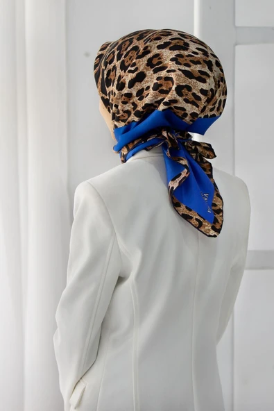 %100 Twill İpek Leopar Desenli Saks Renkli 90x90 Eşarp Dikim Şekli : El Dikişi ürün görseli 1
