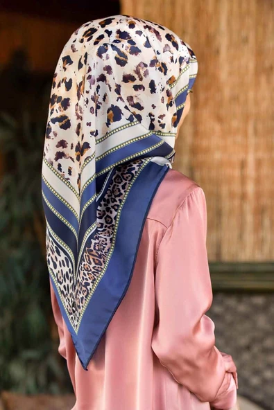 Twill Kemerli ve Leopar Desenli İndigo Renkli 90x90 Eşarp (İpek İçermez) Dikim Şekli : El Dikişi ürün görseli 1