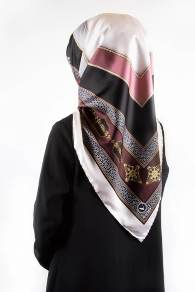 Twill Gold Detaylı ve Antik Motif Desenli Pudra Renkli 90x90 Eşarp (İpek İçermez) Kenar Dikiş Şekli El Dikişli ürün görseli 1
