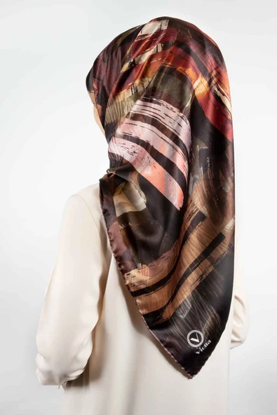 Rayon Fırça Darbeli Batik Desenli Bej Renkli 90x90 Eşarp (İpek İçermez) Dikim Şekli : El Dikişi ürün görseli 1