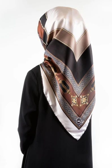 Twill Gold Detaylı ve Antik Motif Desenli Taba - Bej Renkli 90x90 Eşarp (İpek İçermez) Kenar Dikiş Şekli El Dikişli ürün görseli 1