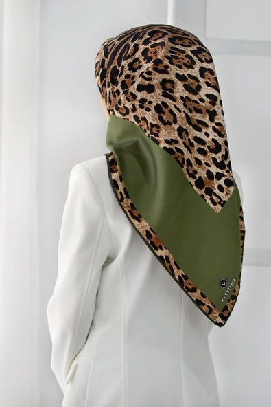 %100 Twill İpek Leopar Desenli Haki Renkli 90x90 Eşarp Dikim Şekli : El Dikişi ürün görseli 1